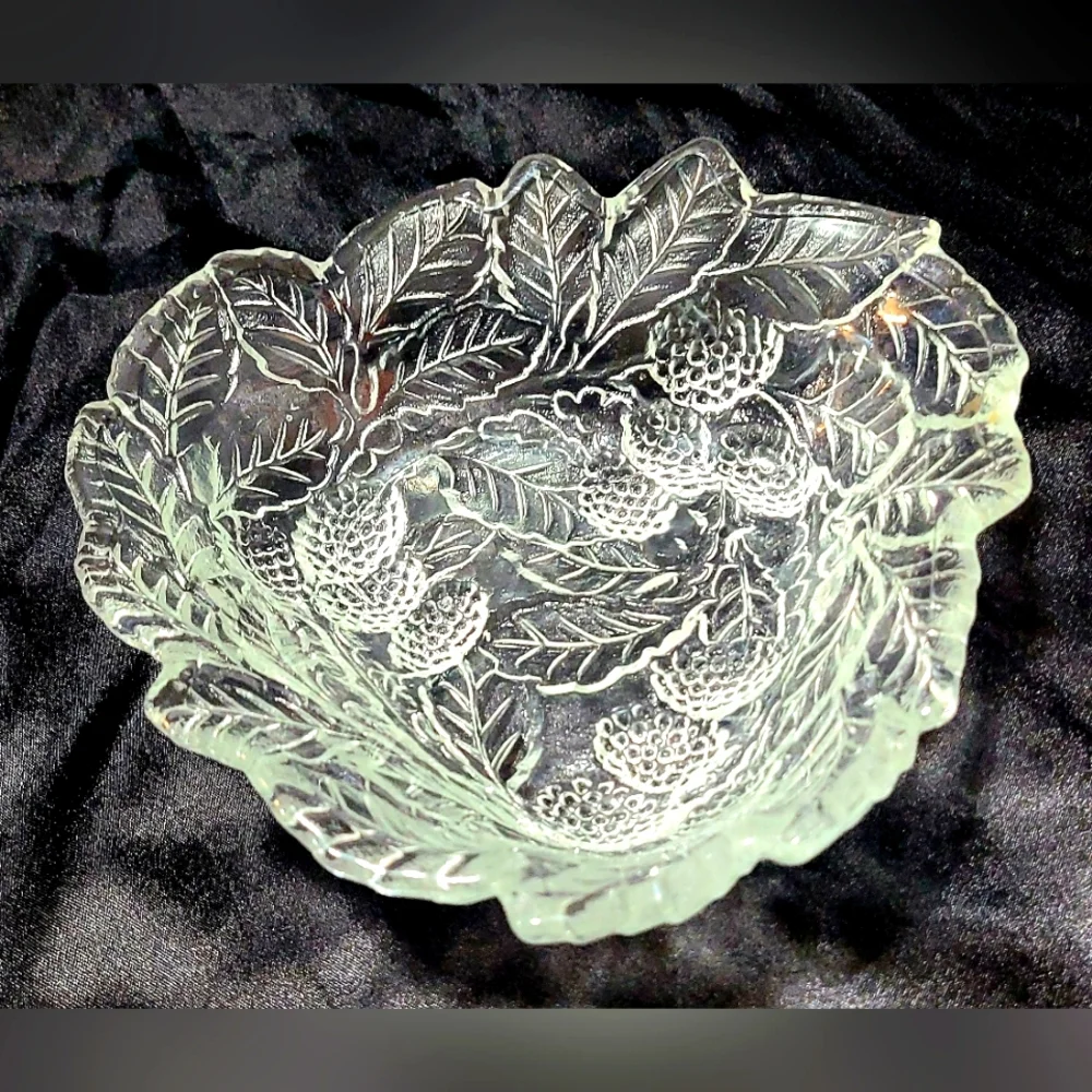 Vintage Indian Glass~Clear~Loganberry and Leaf Pattern~Candy Dish~Bowl~Embossed